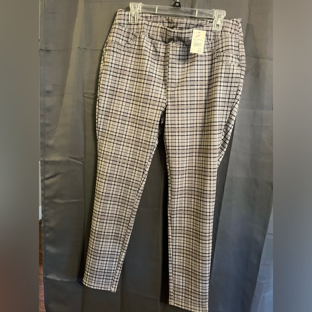 Cato Ankle length pants NEW, elastic waist